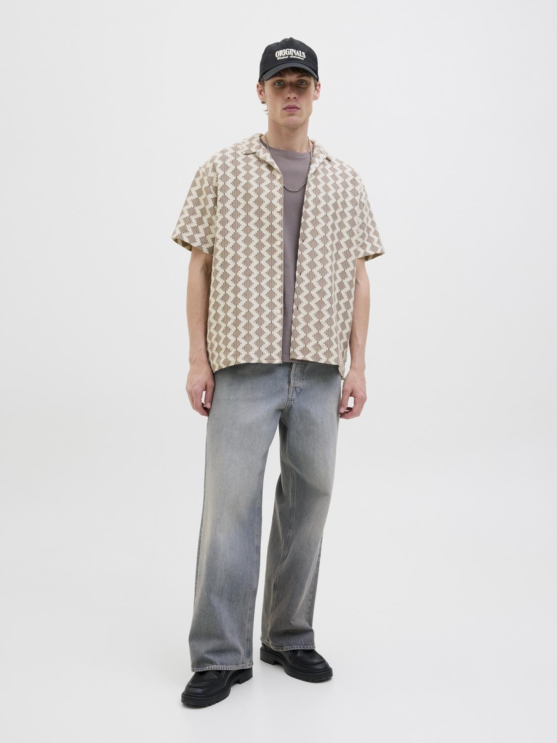 model_shot-front_full
